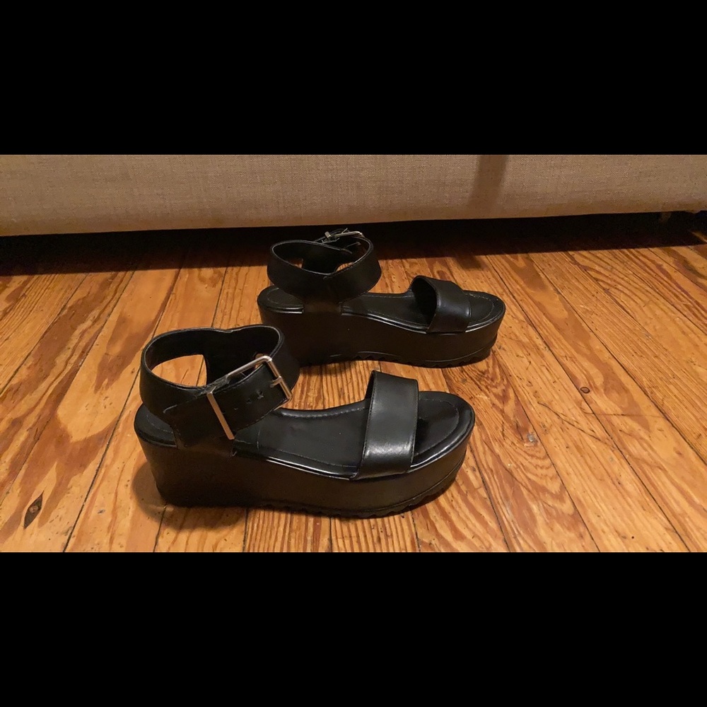 Platform Sandals - Picture 2 of 6